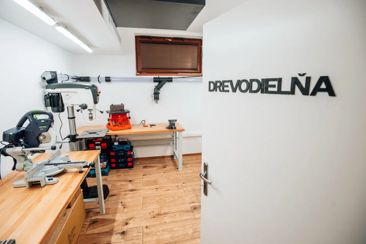 Vstup do drevodielne